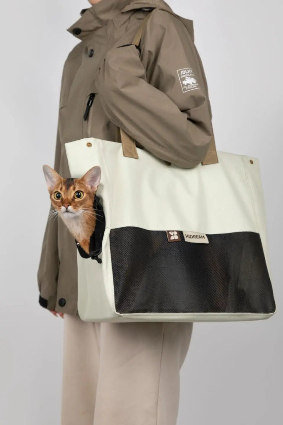 Color-Block Shoulder Pet Travel Bag | Momopets™ GoBuddy Series Momo Pets