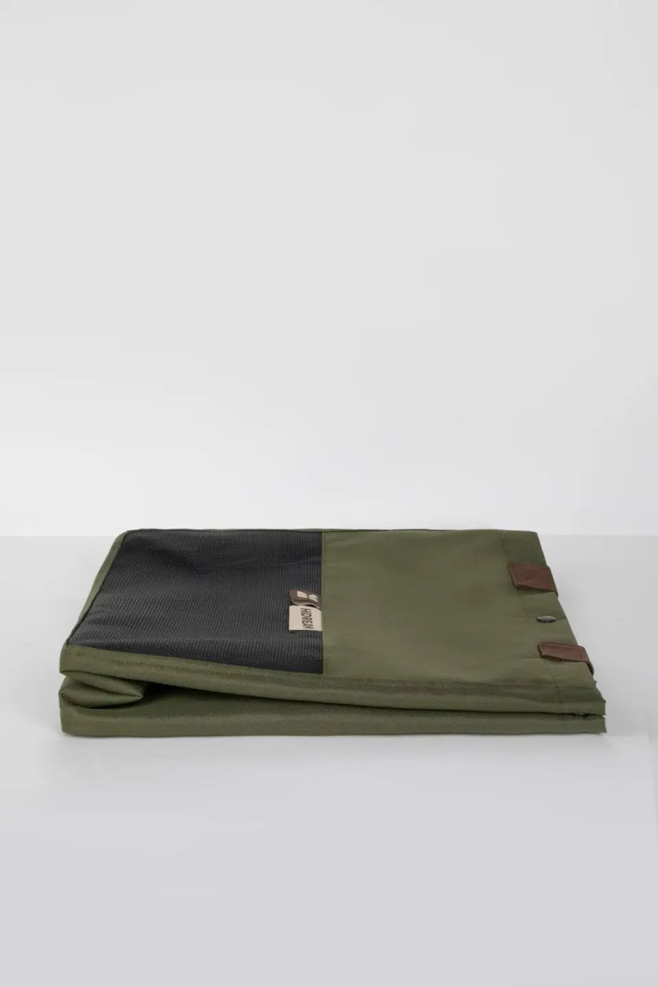 Color-Block Shoulder Pet Travel Bag | Momopets™ GoBuddy Series Momo Pets