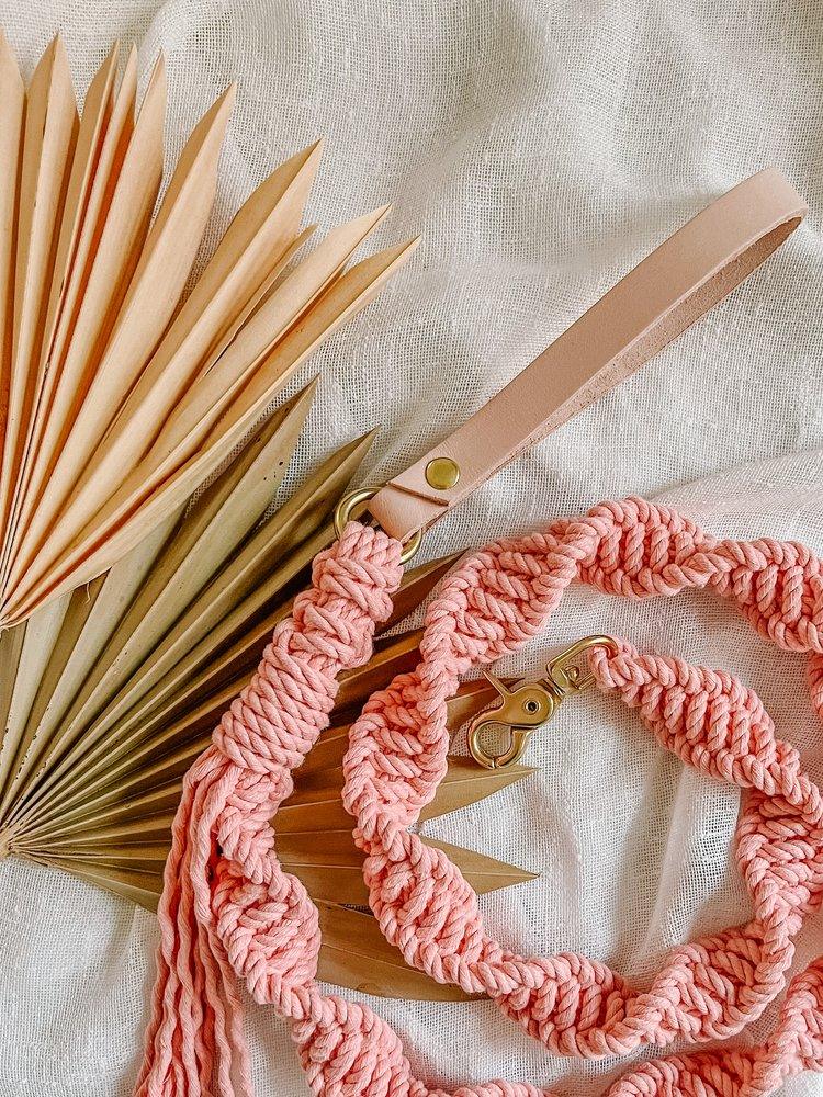 EMBER & IVORY - Macrame Leash - Bubblegum - Natural Leather Handle - PAWMART.ca