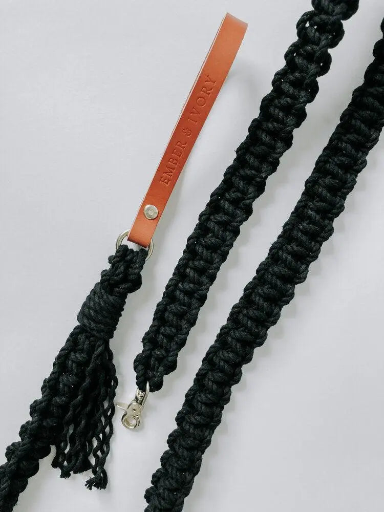 EMBER & IVORY - Macrame Leash - Ember - Spiral - Natural Leather Black Handle - PAWMART.ca