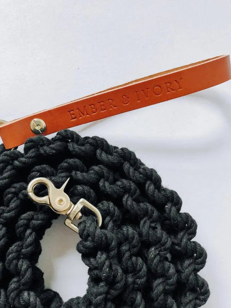 EMBER & IVORY - Macrame Leash - Ember - Spiral - Natural Leather Black Handle - PAWMART.ca