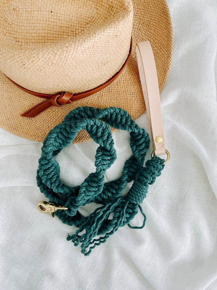 EMBER & IVORY - Macrame Leash - Jade - Spiral - Natural Leather Handle - PAWMART.ca