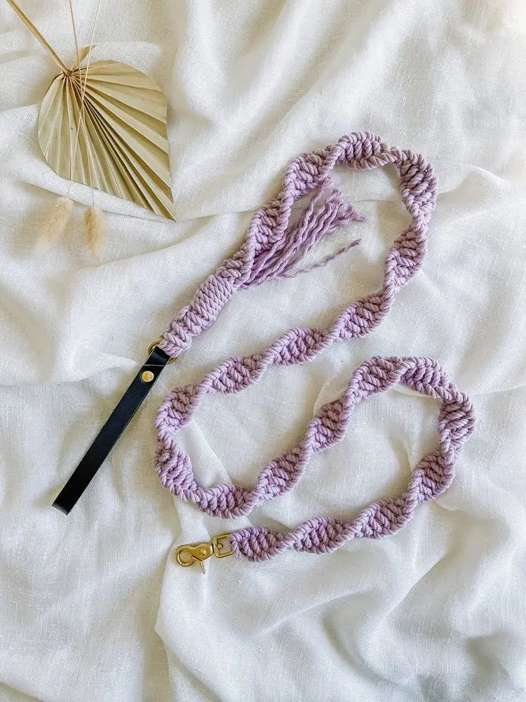 EMBER & IVORY - Macrame Leash - Lavender - Spiral - Natural Leather Handle Ember & Ivory