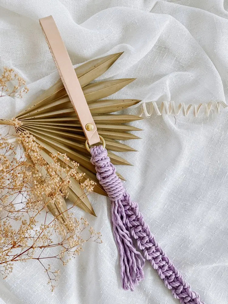 EMBER & IVORY - Macrame Leash - Lavender - Spiral - Natural Leather Handle - PAWMART.ca Canadian Pet Store & Pet Grooming