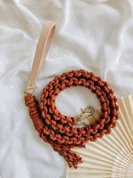 EMBER & IVORY - Macrame Leash - Rust - Spiral - Natural Leather Handle - PAWMART.ca