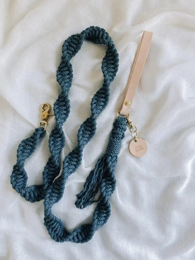 EMBER & IVORY Macrame Leash - Teal - Spiral - Natural Leather Caramel Handle - PAWMART.ca