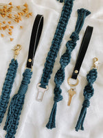 EMBER & IVORY Macrame Leash - Teal - Spiral - Natural Leather Caramel Handle - PAWMART.ca