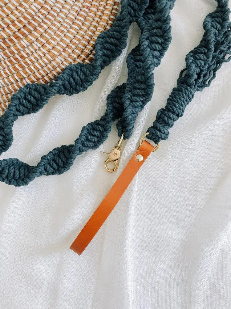 EMBER & IVORY Macrame Leash - Teal - Spiral - Natural Leather Caramel Handle - PAWMART.ca