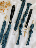 EMBER & IVORY Macrame Leash - Teal - Spiral - Natural Leather Caramel Handle Ember & Ivory