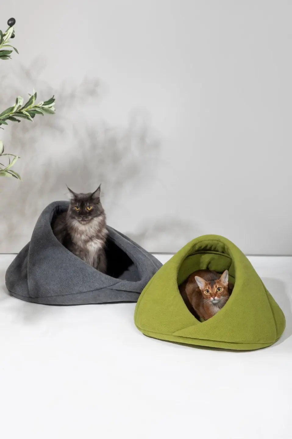 Fleece Semi-Enclosed Pet Bed | Momopets™ CozyDen Series Momo Pets