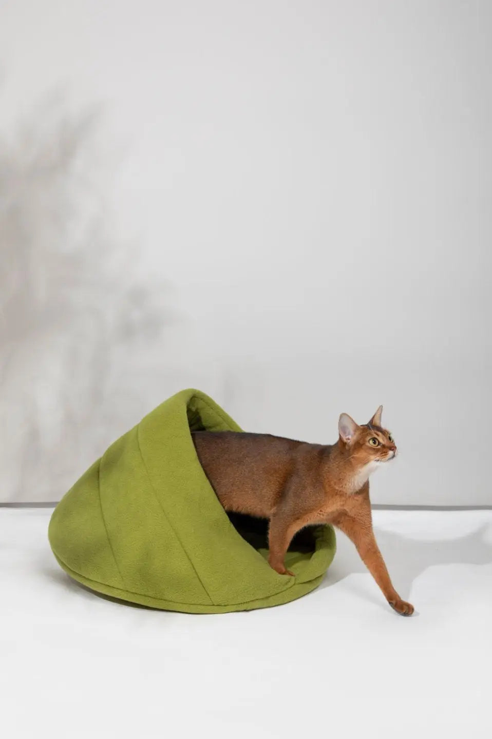 Fleece Semi-Enclosed Pet Bed | Momopets™ CozyDen Series Momo Pets