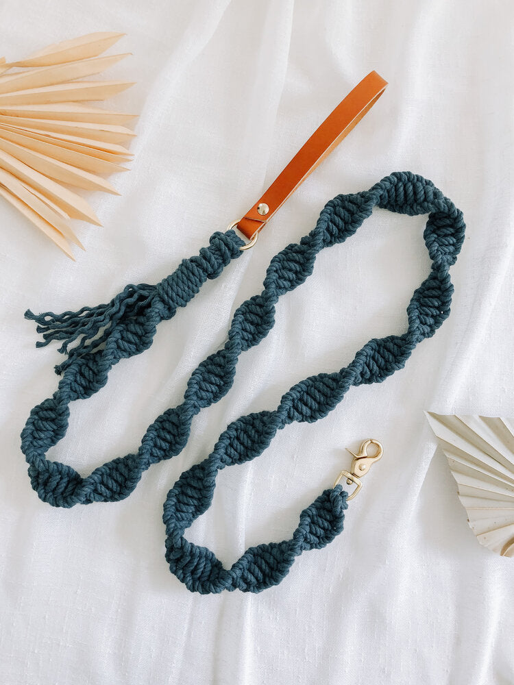 EMBER & IVORY Macrame Leash - Teal - Spiral - Natural Leather Caramel Handle Ember & Ivory